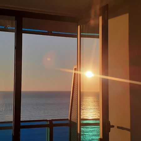 Only Front Sea View, No Side View, Wonderful Panorama, High Floor, Location Guarantee Aparthotel Batumi Exterior photo