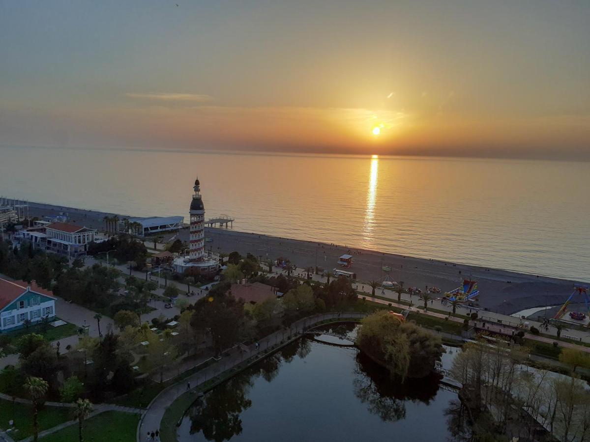 Only Front Sea View, No Side View, Wonderful Panorama, High Floor, Location Guarantee Aparthotel Batumi Exterior photo