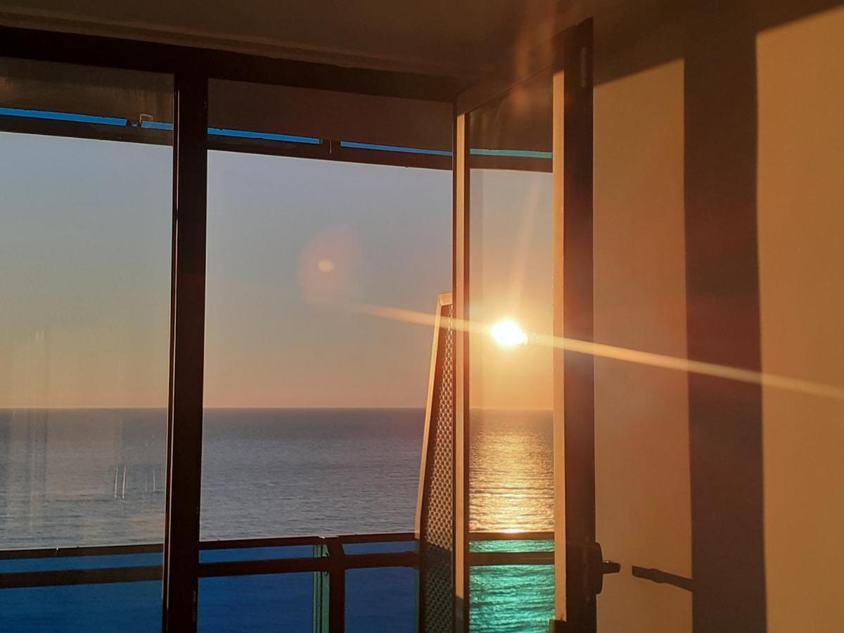 Only Front Sea View, No Side View, Wonderful Panorama, High Floor, Location Guarantee Aparthotel Batumi Exterior photo